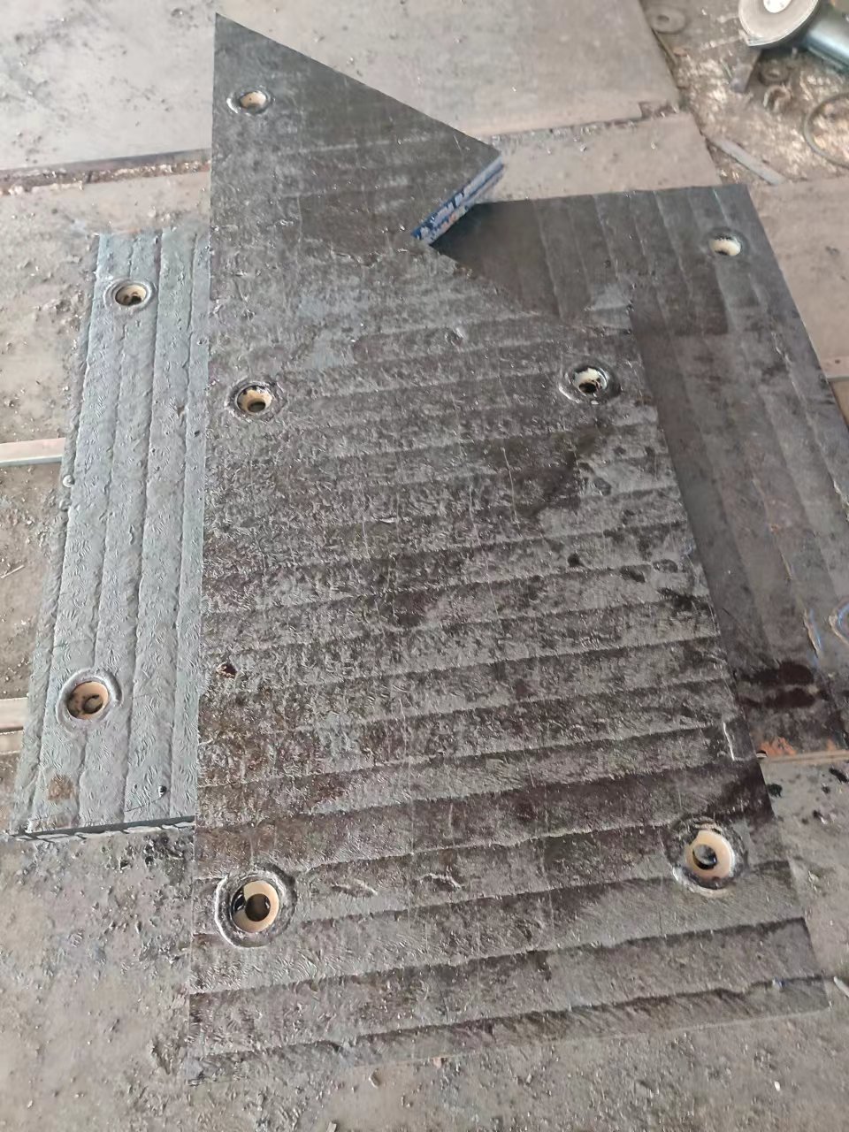北京堆焊耐磨板厂家 碳化铬耐磨板工厂 
