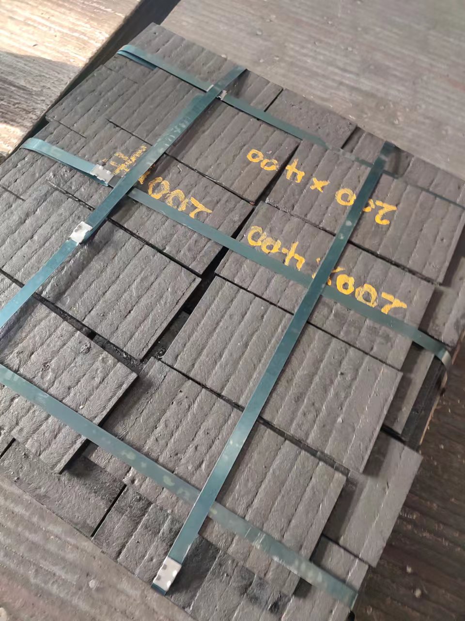 北京堆焊耐磨板耐磨钢板