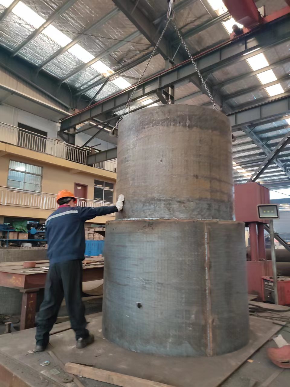 北京碳化铬耐磨料仓 碎玻璃料仓 堆焊耐磨钢板